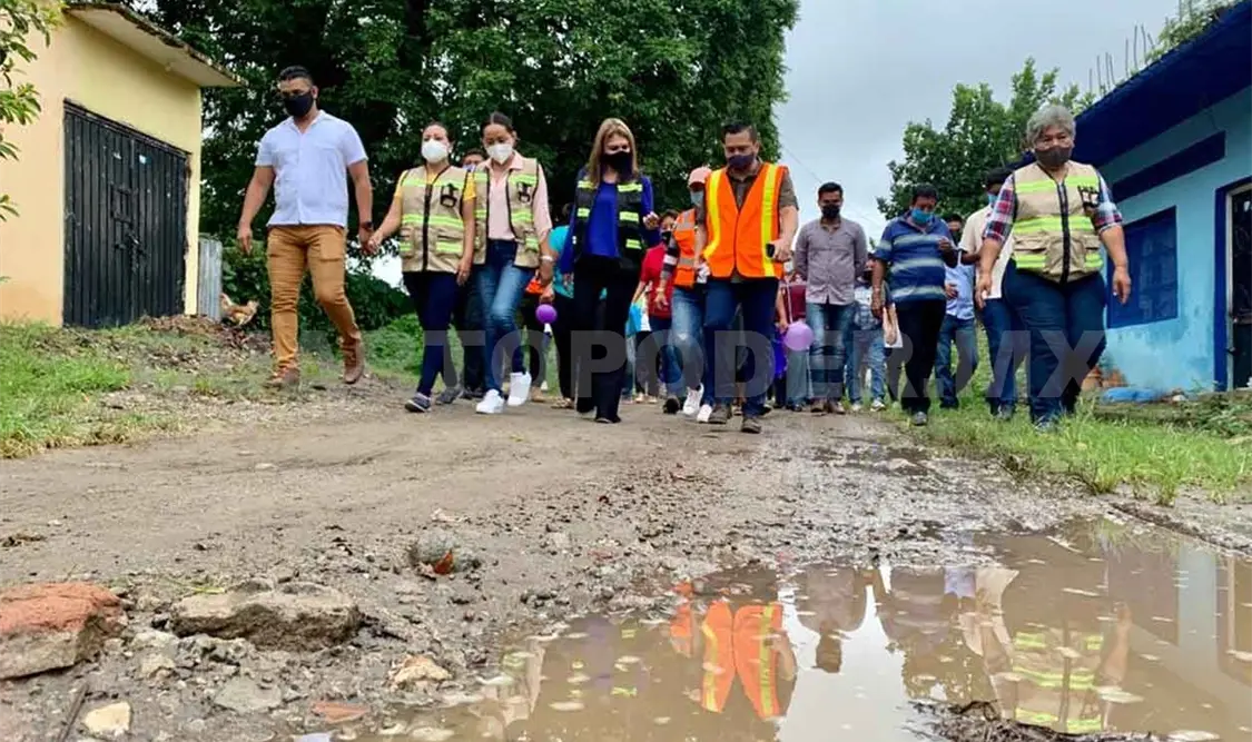 Inician pavimentación en la colonia Democracia