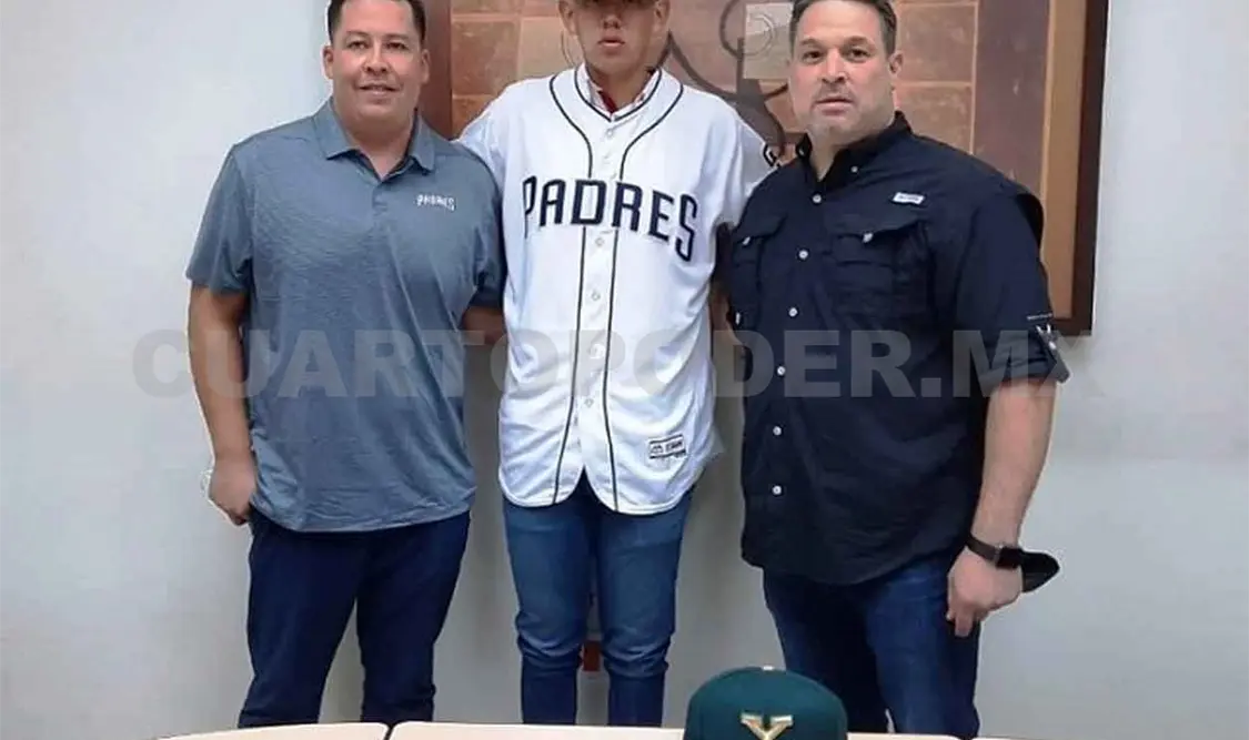 Padres de San Diego firma a mexicano