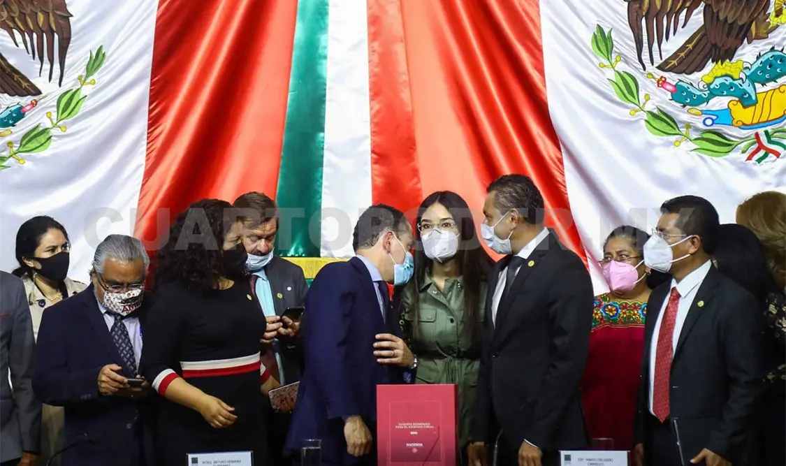 Se incluyó una miscelánea fiscal que pone a consideración de los diputados y senadores hacer cambios a diversas leyes de los impuestos y del CFF. El Universal