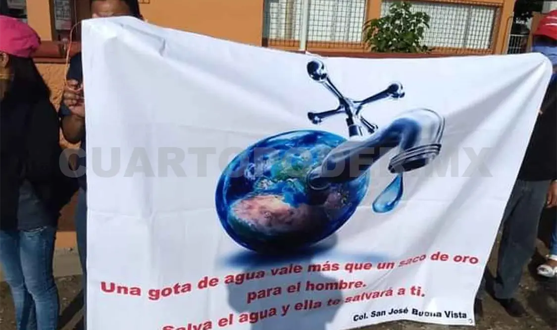 Protestan frente a planta refresquera