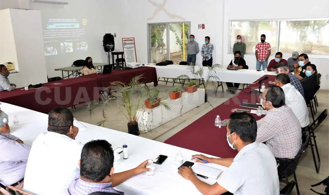 Sostiene edil reunión con agentes municipales