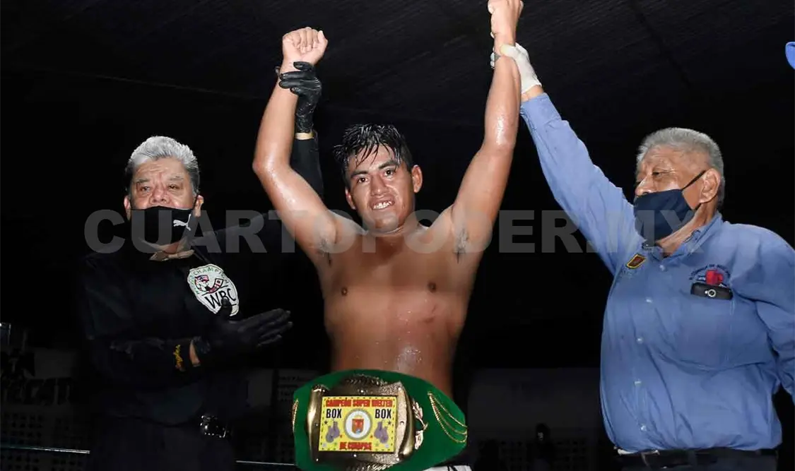 “Cobrita” Estrada, campeón superwélter