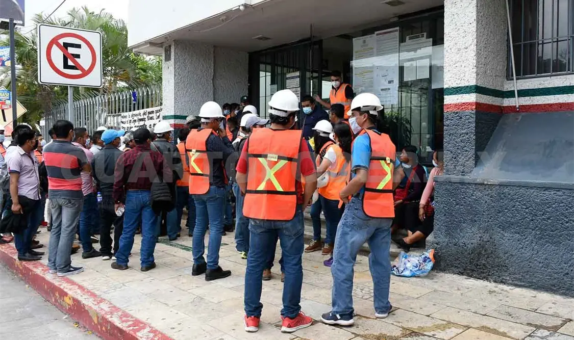 Indígenas toman la SCT, piden concluir carretera