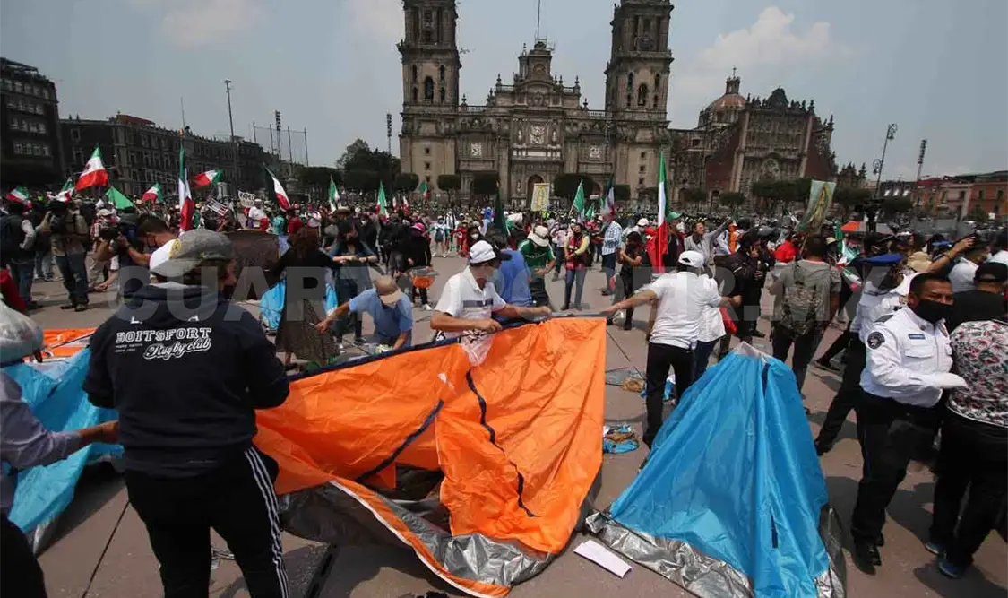 Frenaaa instala plantón en el Zócalo