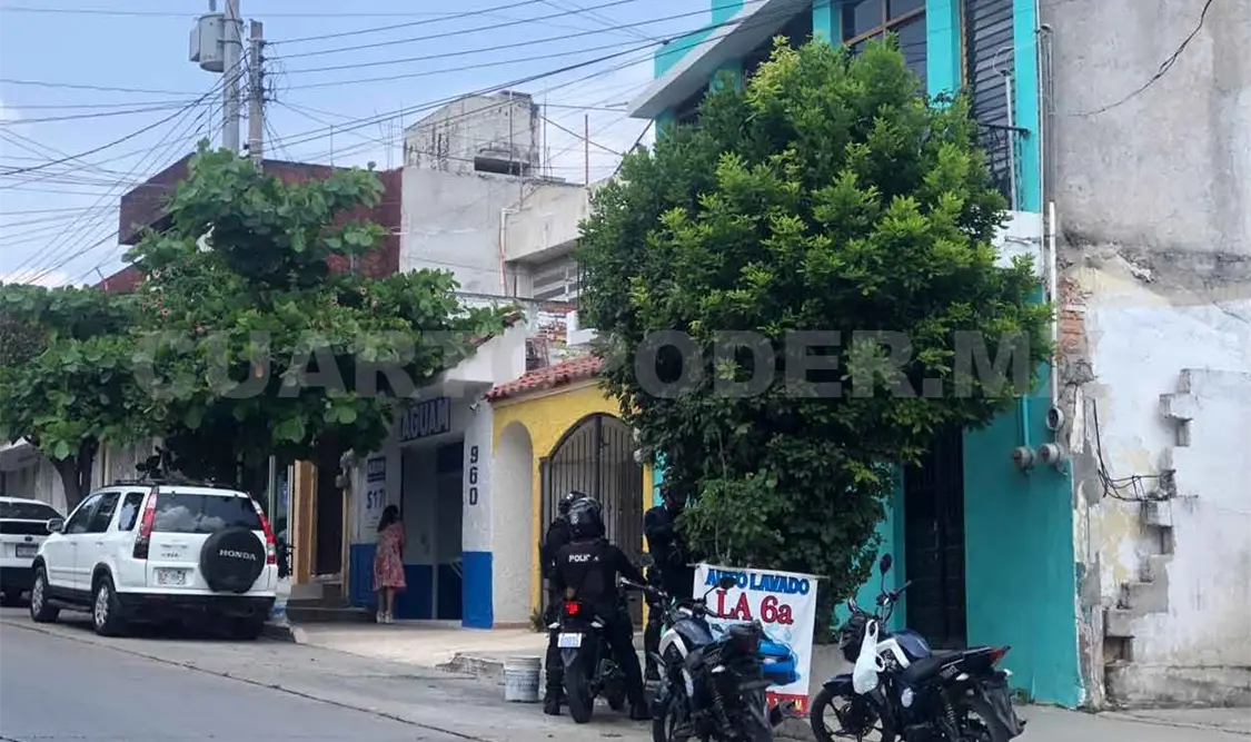 Timan a sujeto y entrega su Nissan March a delincuentes