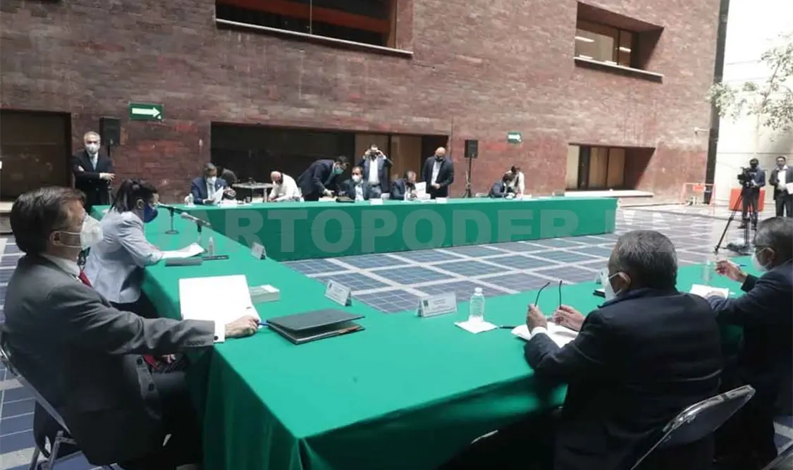Citan al SAT y UIF para explicar Paquete Económico