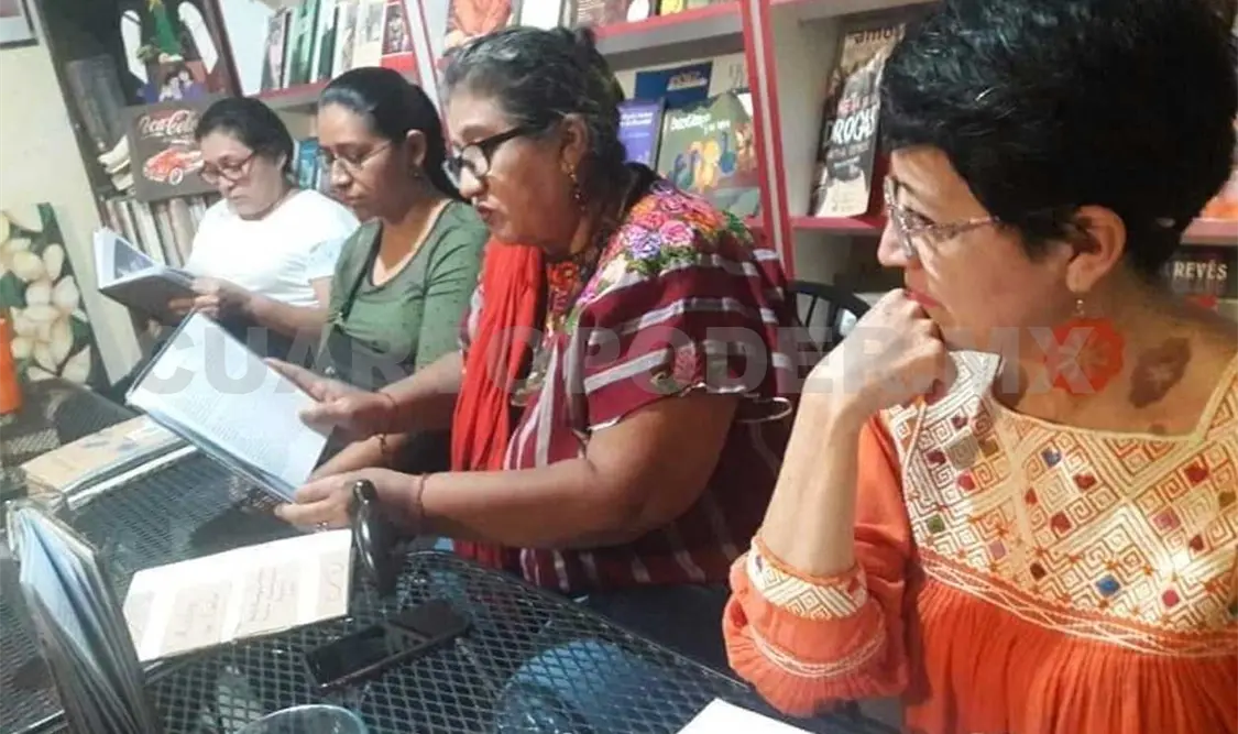 Maya Cartonera sigue creando libros