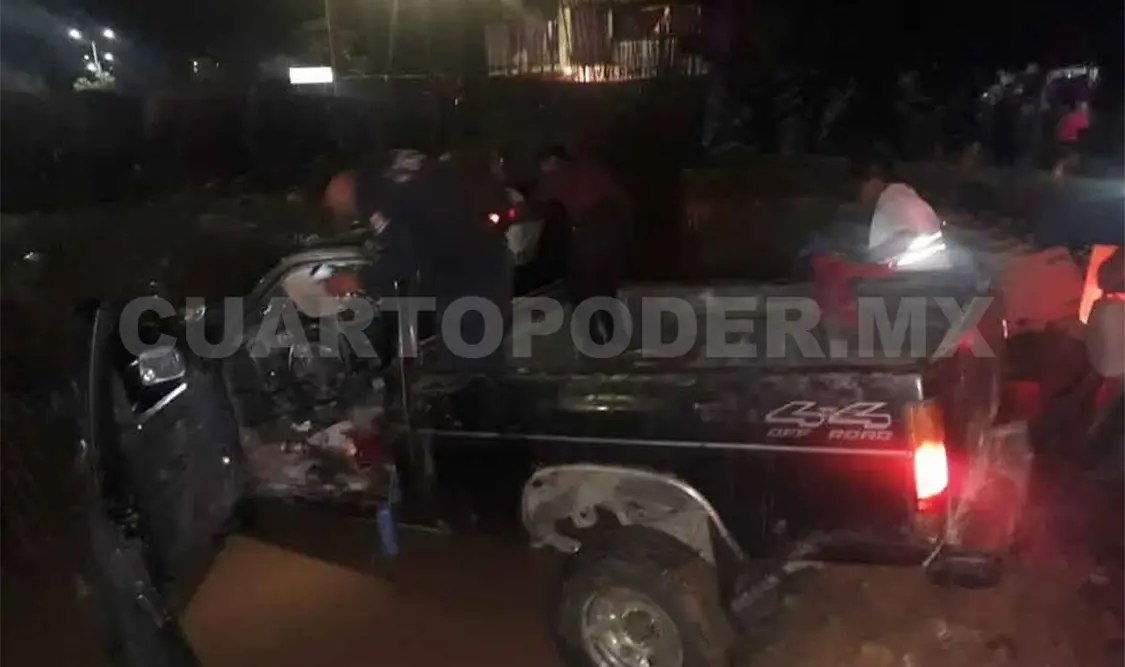 Muere al enterrarse una varilla en un choque