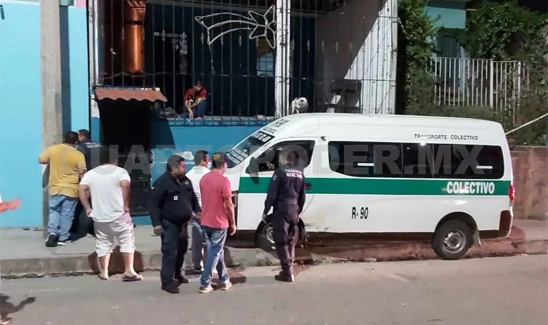 Choque de colectivo y taxi se salda con daños