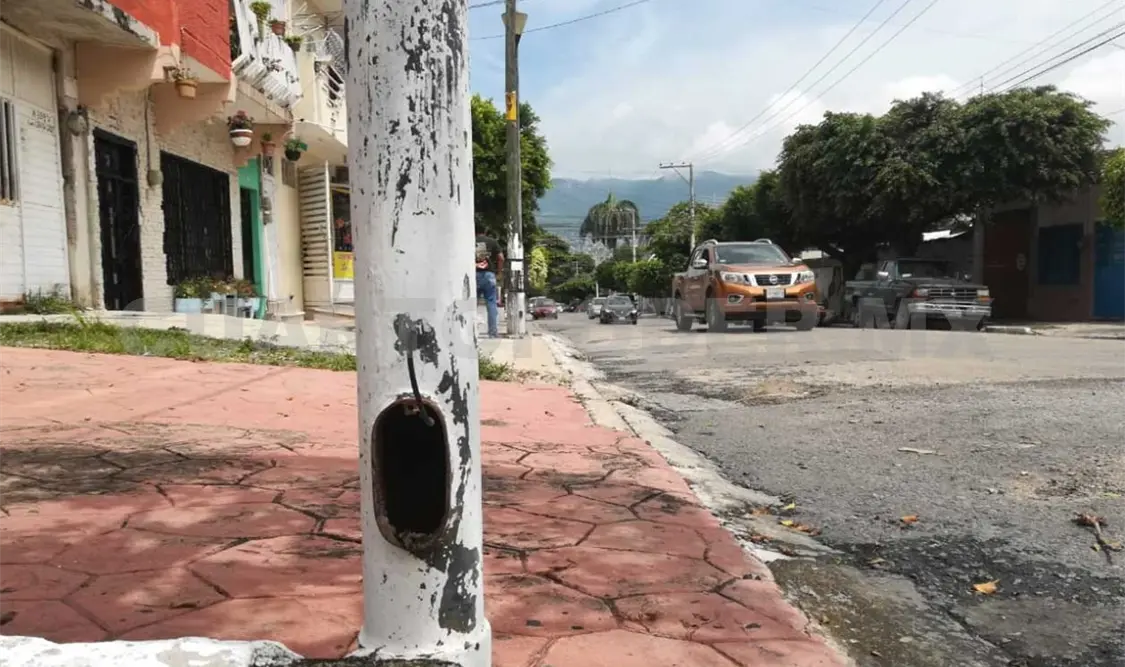 Al menos 60 familias se están viendo afectadas desde el pasado viernes por el robo del cableado en esta zona de la capital chiapaneca. Guillermo Ramos / CP