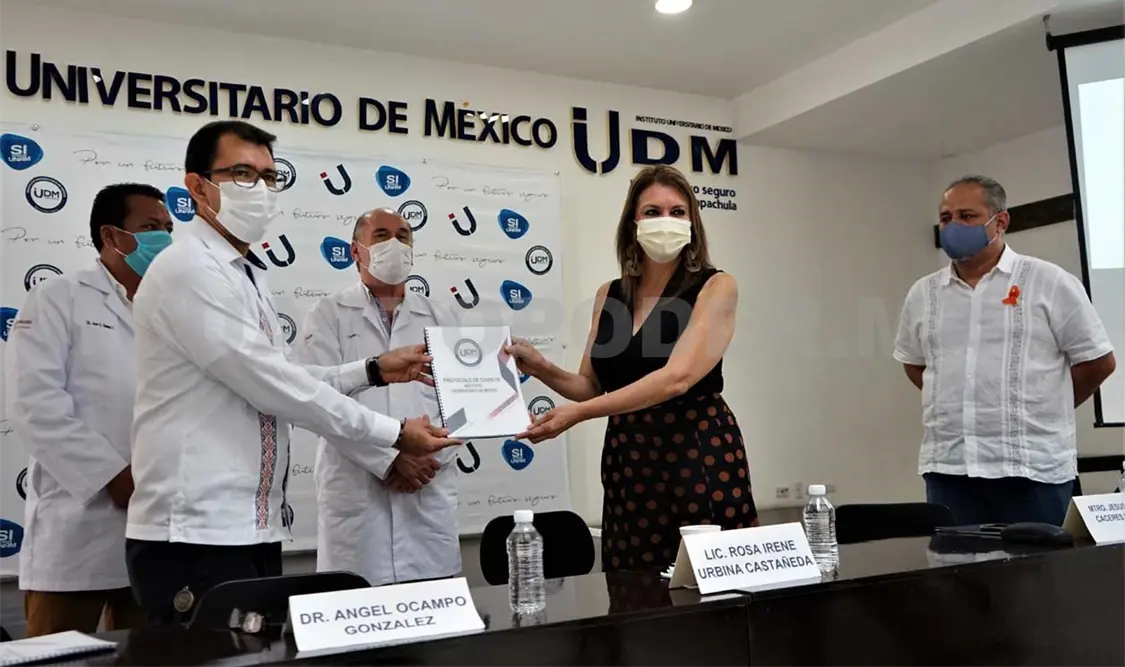 Su presidenta y alcadesa de Tapachula Rosa Irene Urbina Castañeda recibió el documento de manos del jefe del Área de Promoción de la Salud del Gobierno de Chiapas. CP