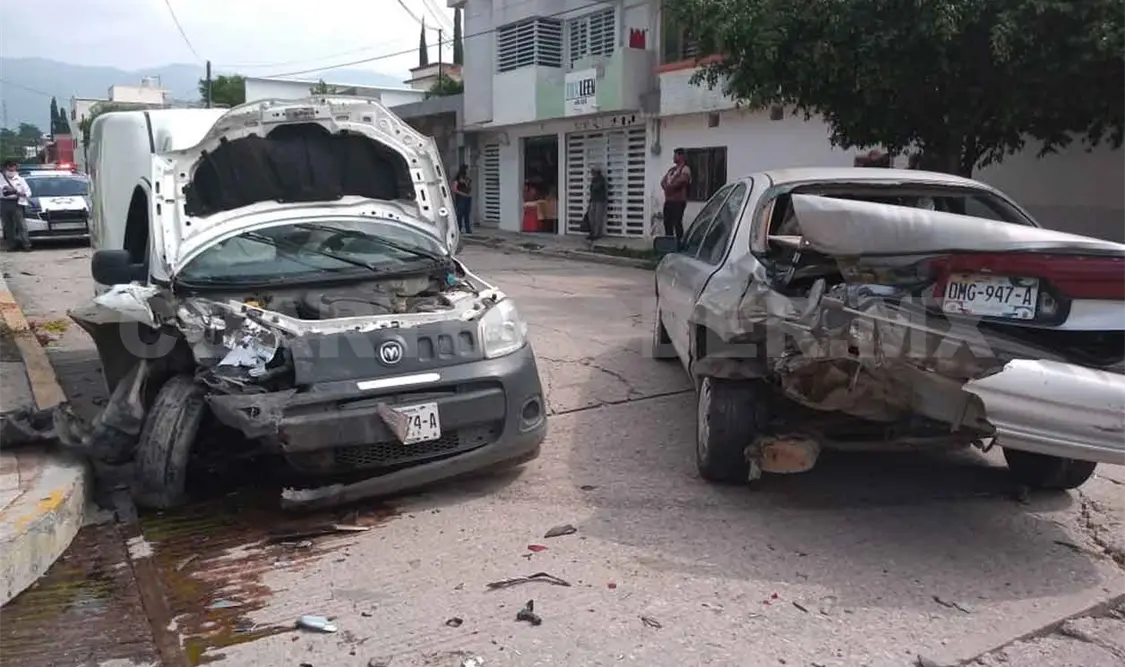 Colisiona contra unidad aparcada