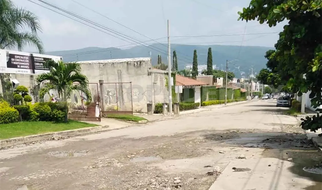Denuncian colapso de drenaje en la Xamaipac