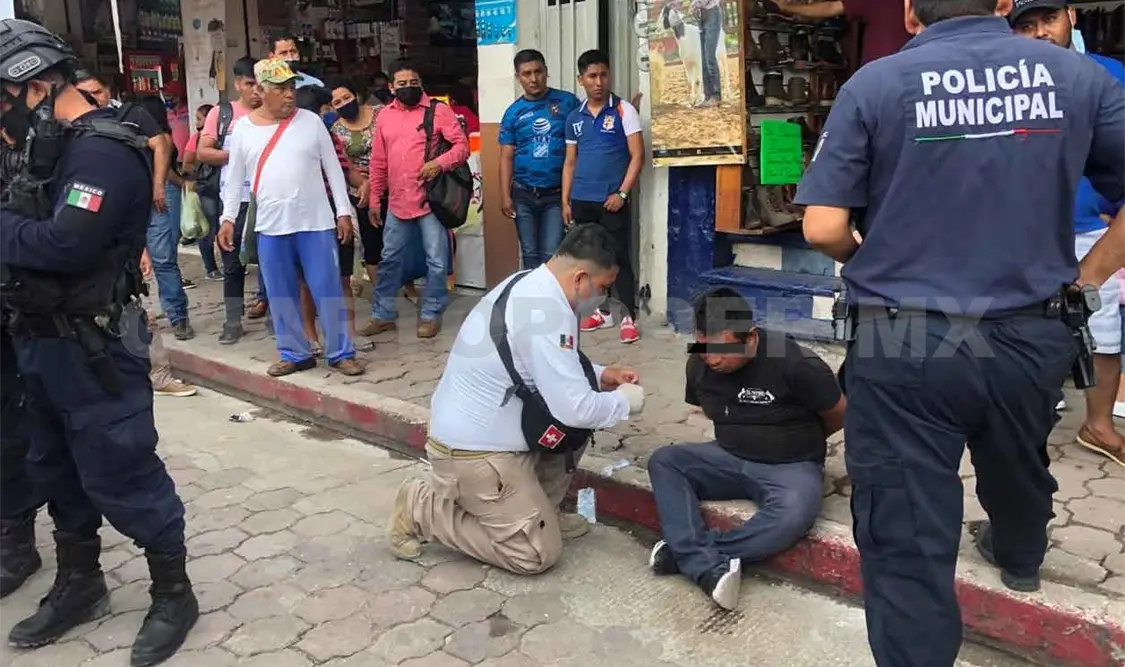 Acusan a sujeto de intentar robar una niña y lo vapulean