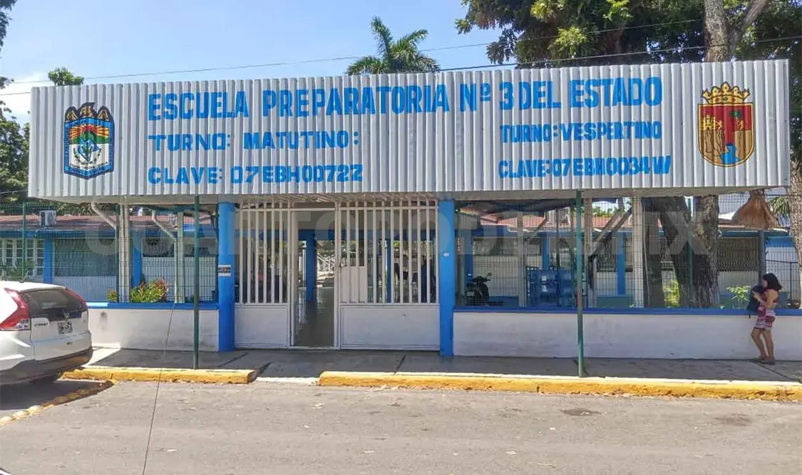 Directivos buscan obligar a la compra de uniformes
