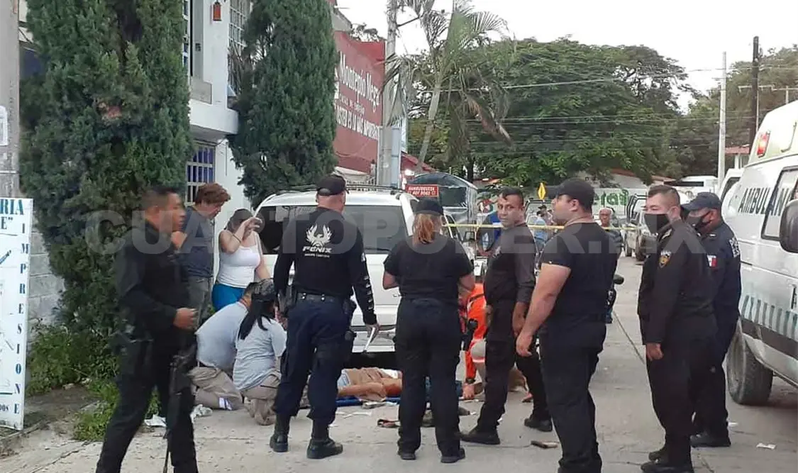 Balean a empleado de casa de empeño en fallido asalto