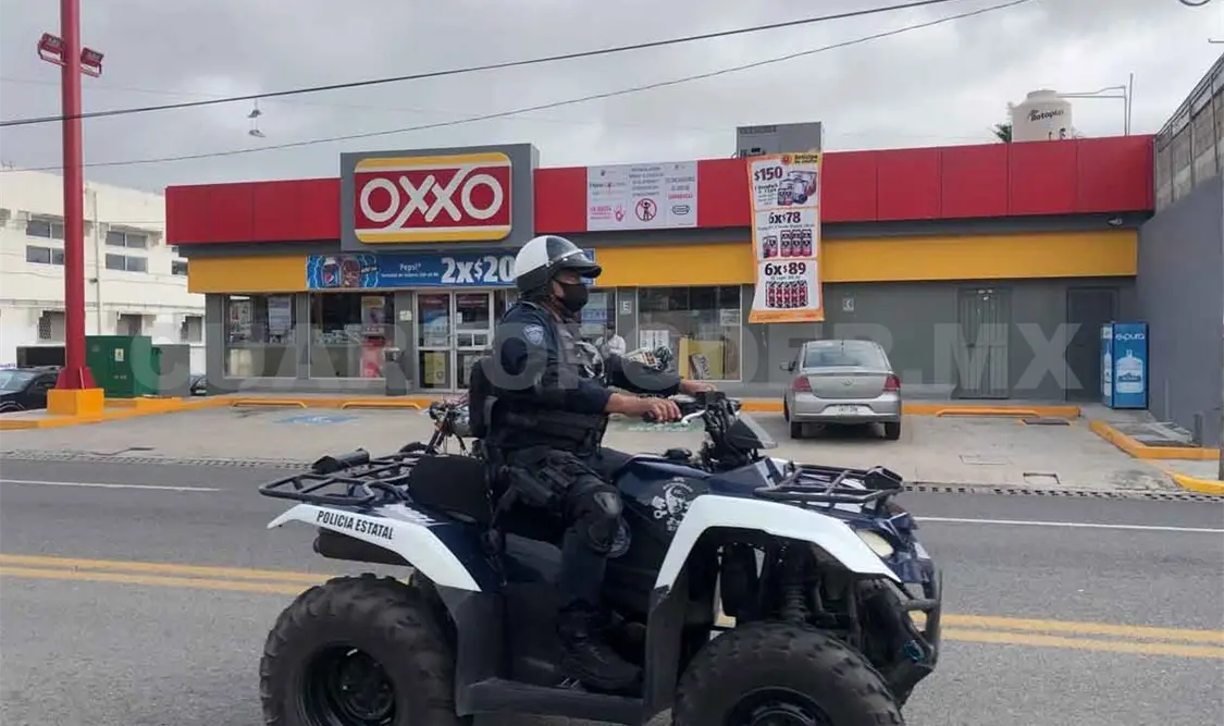 Dinero y licor, el botín de asalto a un Oxxo