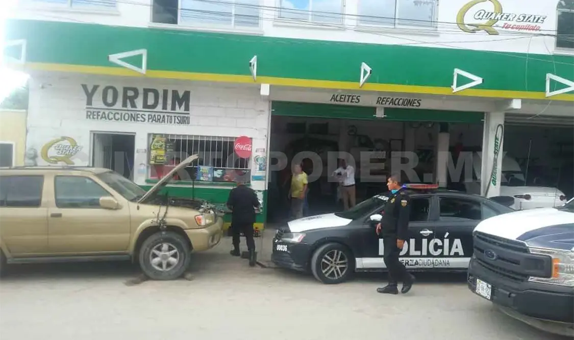 Ata y entrega a policías a empleados por robo