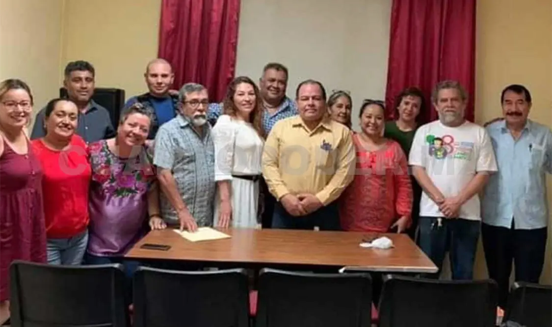 Asociación de Escritores y Poetas Chiapanecos, en una reunión en el Museo de la Marimba. Cortesía