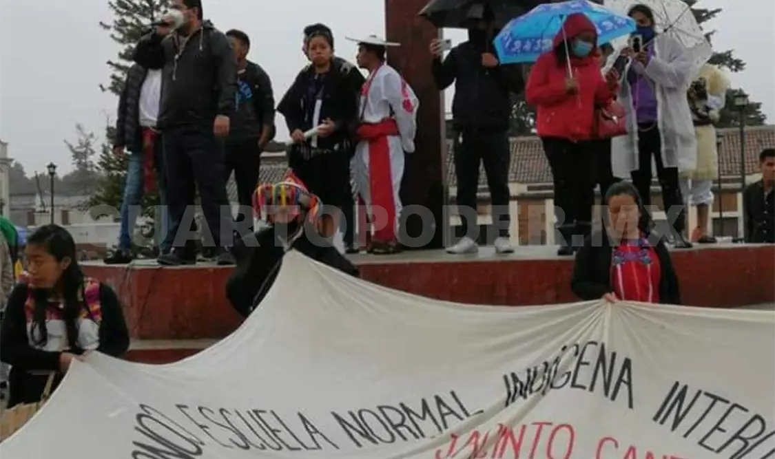 Alumnos conmemoraron 20 aniversario de la escuela Jacinto Canek