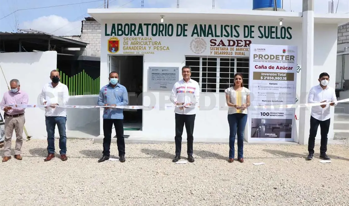 Entrega Rutilio apoyos a productores de caña