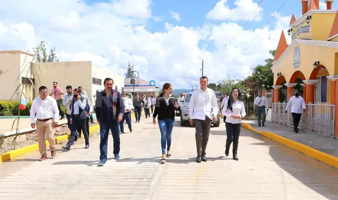 Inaugura Rutilio Escandón calles con concreto hidráulico