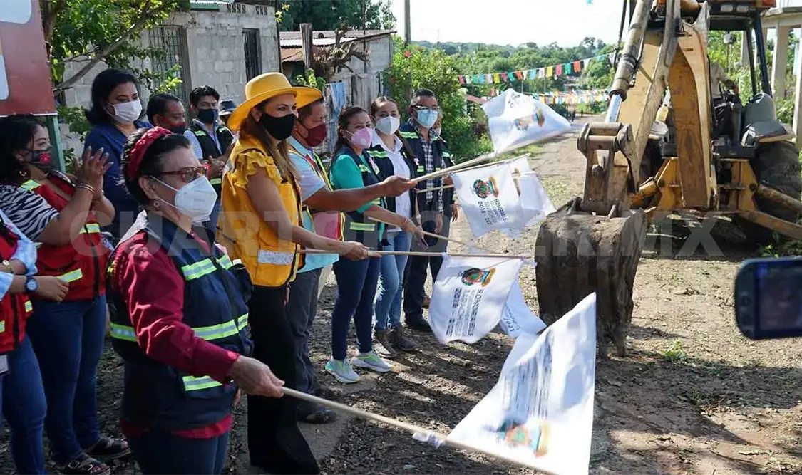 Continúan las obras de pavimentación en colonias