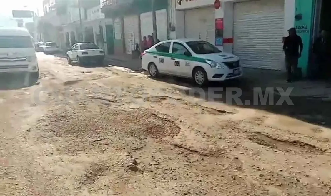 Denuncian mal estado del tramo carretero en Bochil
