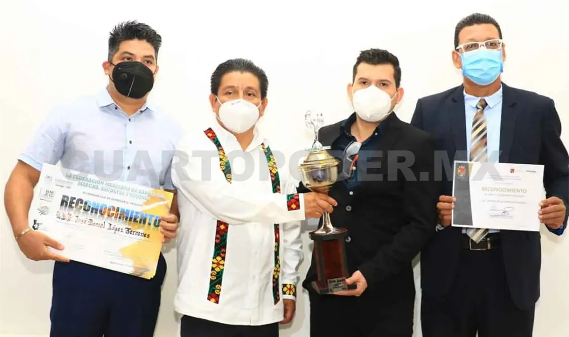 Reconocen a maestros de Educación Física