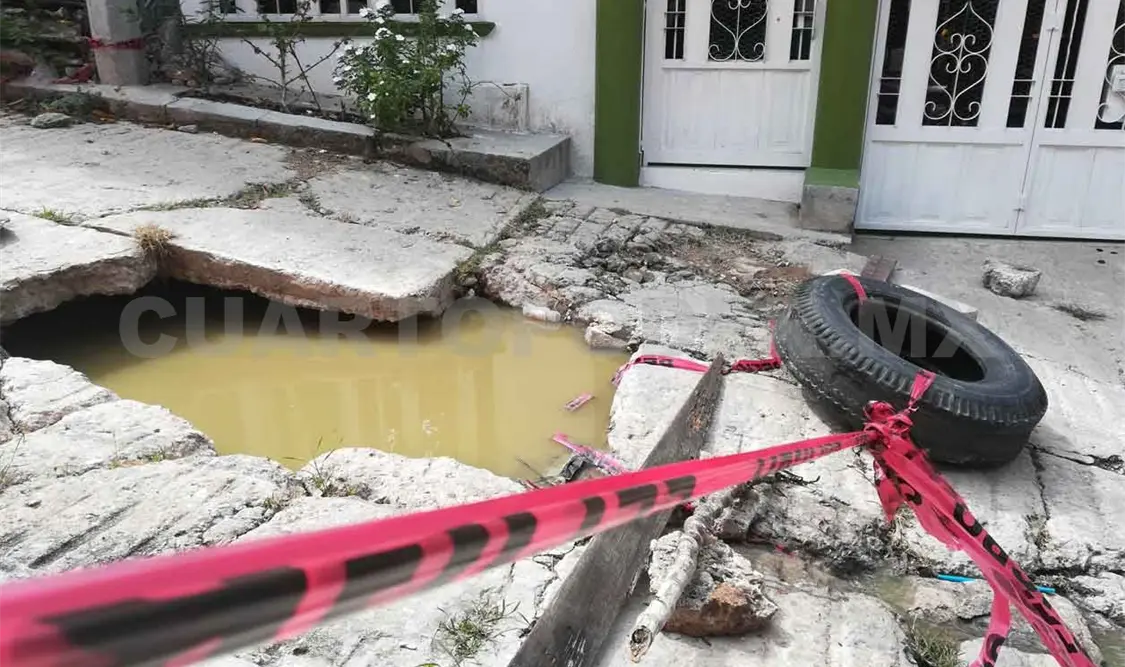 Hundimiento de calle afecta a 50 familias en El Roble