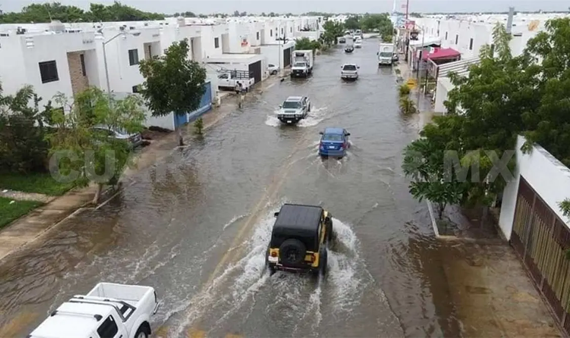 Tras el paso del huracán “Delta”, varios fraccionamientos y viviendas de cinco comisarías y del sur de Mérida continúan inundadas. Agencias