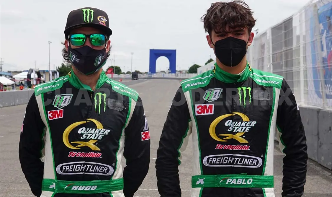 Hugo Oliveras y Pablo Pérez de Lara, pilotos del auto número 11, en contienda por la Súper Copa Mercedes Benz 2020. Agencias