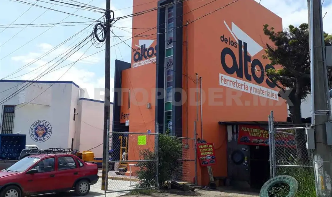 Armados roban 200 mp a empleados de ferretería