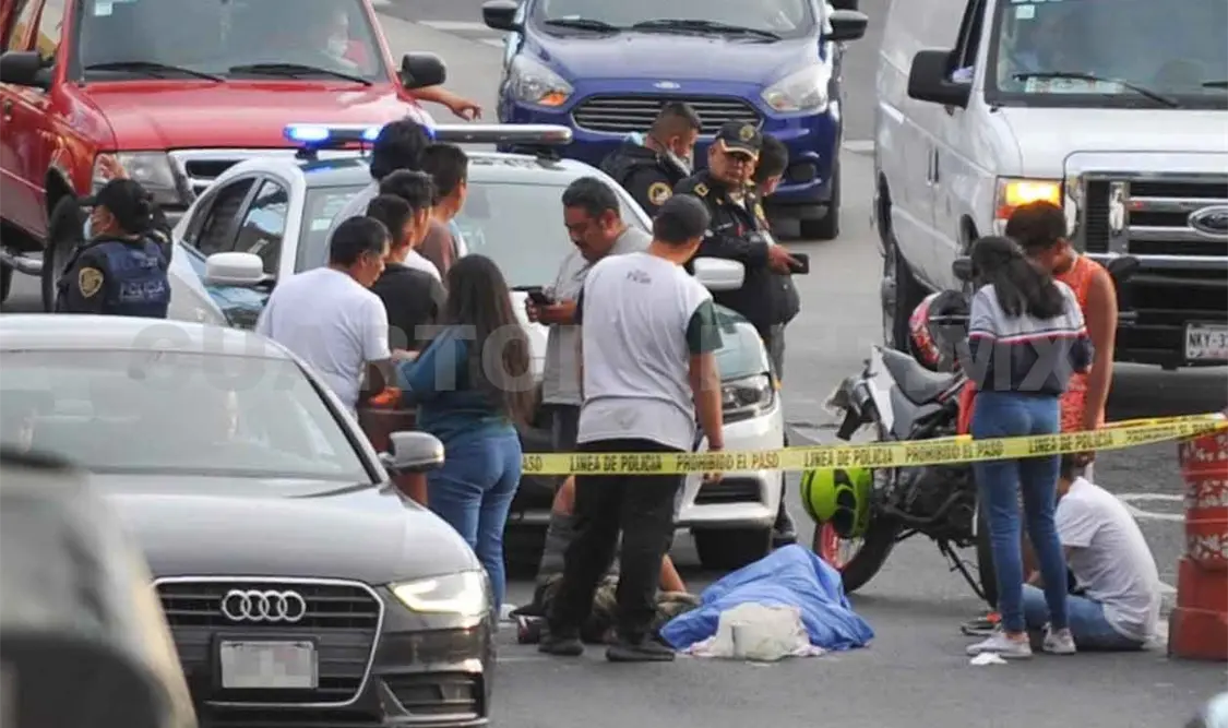 Toma gasolina, no paga y embiste a empleado