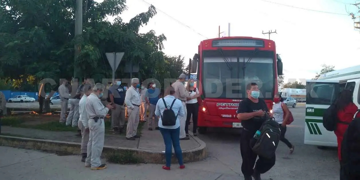 Bloquean acceso entre Chiapas y Tabasco
