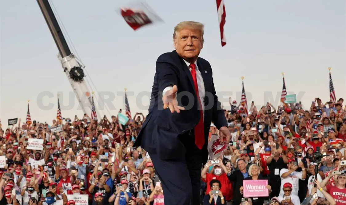 El presiente de EUA se burló del distanciamiento social y de la cobertura facial en los eventos de campaña de Biden. Twitter