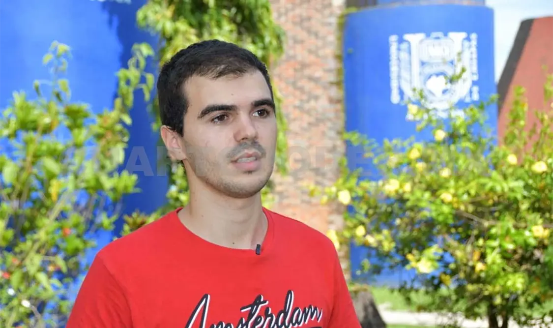 En entrevista, el joven Luís Paulo comentó que su experiencia en la Unach ha sido muy buena. CP