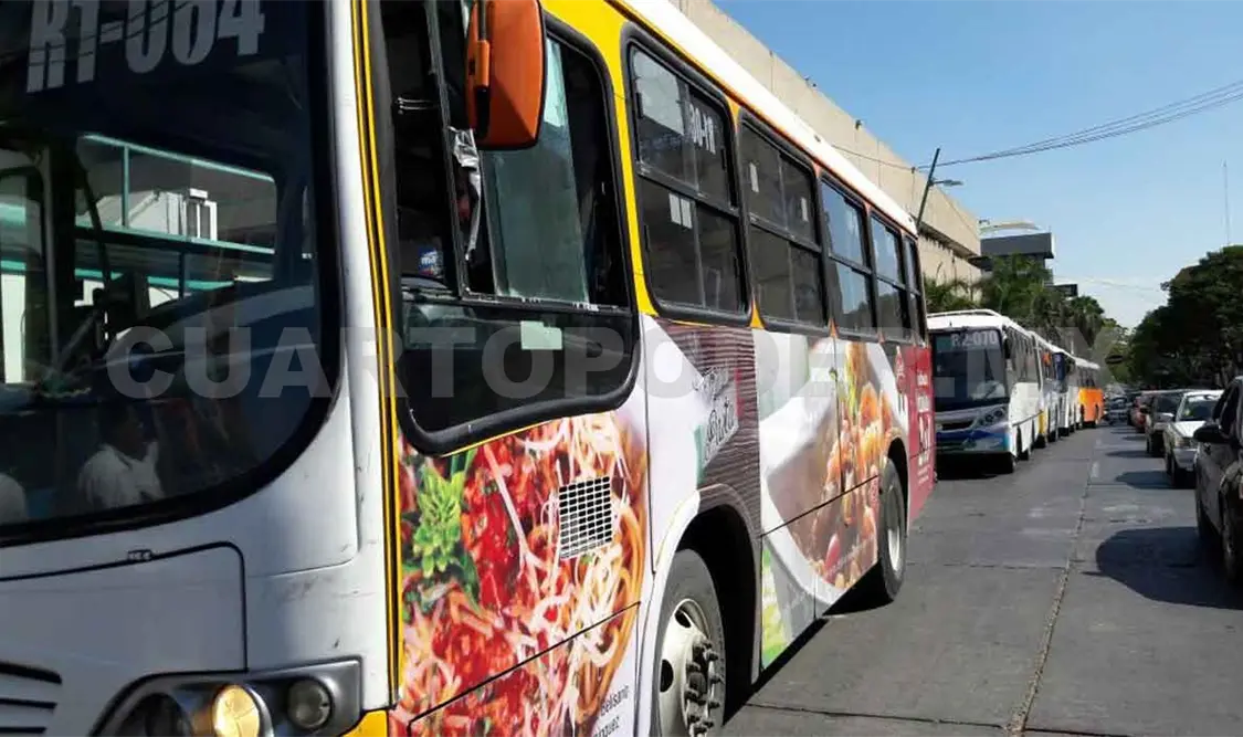 Socios del Conejobus siguen con reclamos salariales