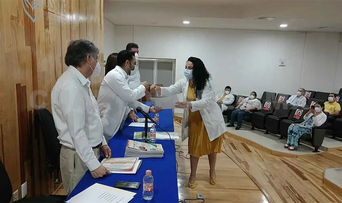 Sección 7 entrega reconocimientos a doctores
