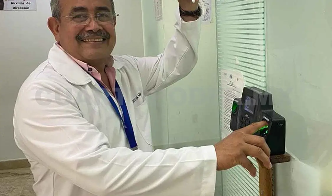Se jubila pediatra tras 40 años de servicio