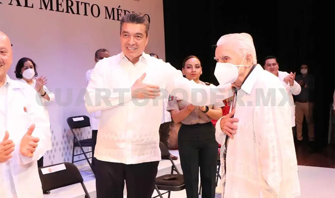 Entrega Rutilio Medalla al Mérito Médico Chiapas 2020