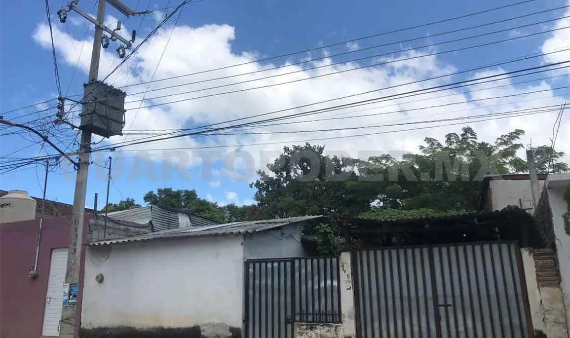 Habitantes advierten riesgo por casa abandonada