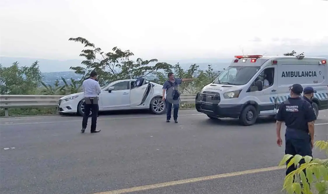 Muere automovilista tras sufrir un infarto