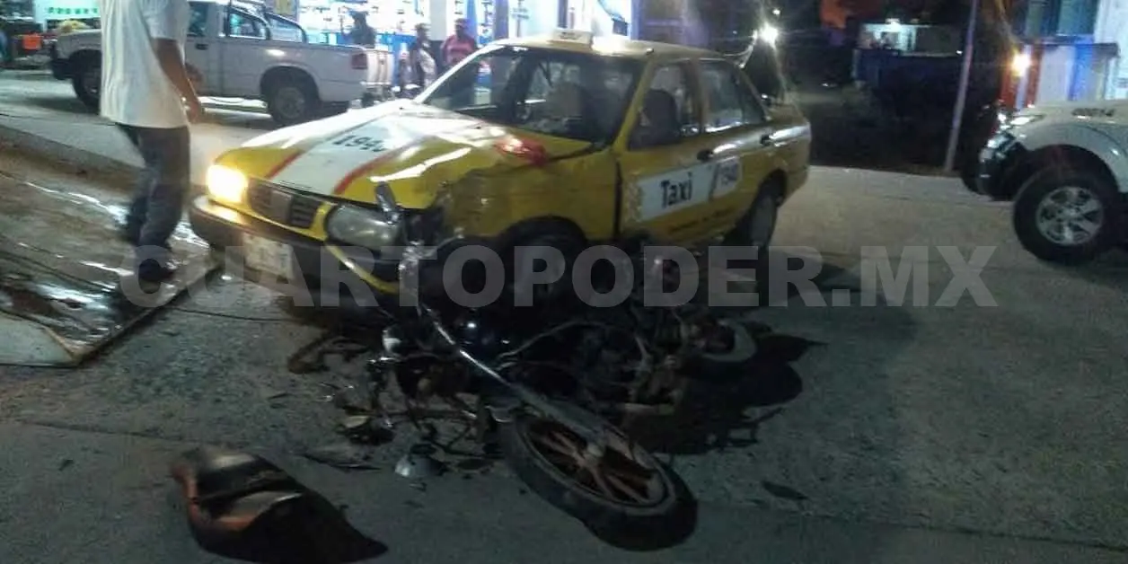 Muere motorista en aparatoso choque