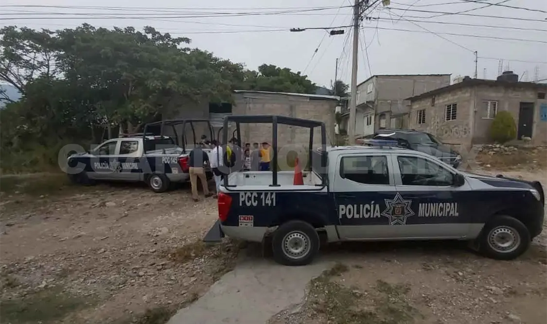 Apareció muerto en un terreno baldío en la capital