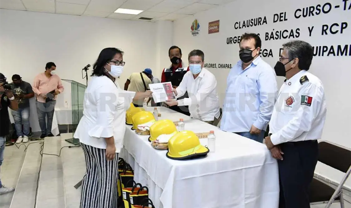 En Villaflores, reconoce Ismael Brito a bomberos