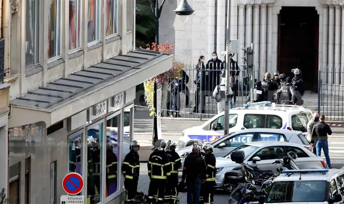 Atentado en Francia deja tres muertos