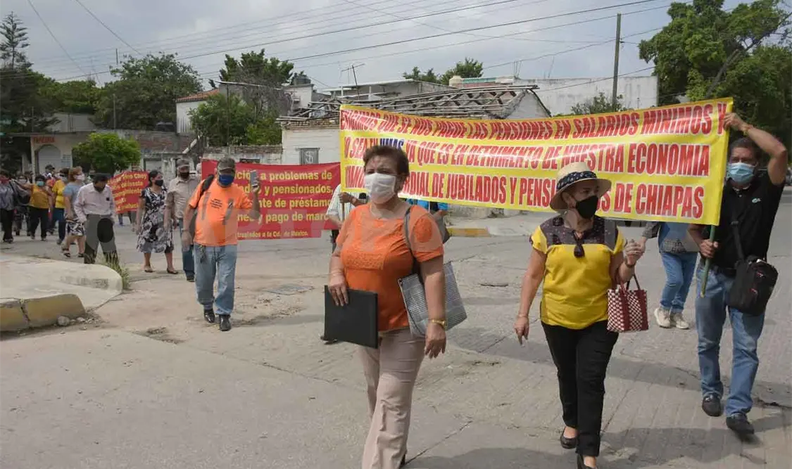 Exigen salida de directivos del Issste por irregularidades
