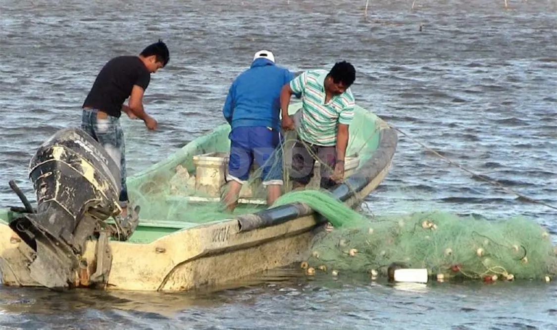 Pescadores no podrán salir a alta mar por las fuertes lluvias y viento. Noel Vázquez / CP