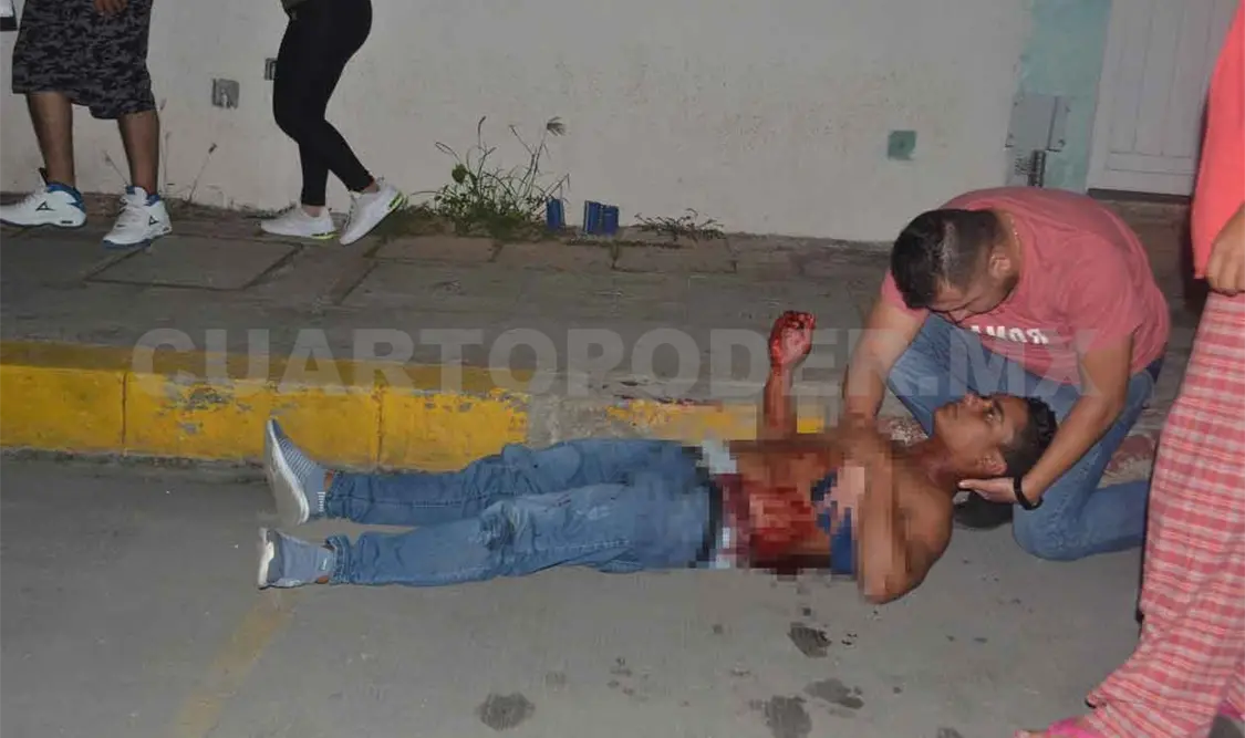 Acuchillan a sujeto durante violenta riña en el centro